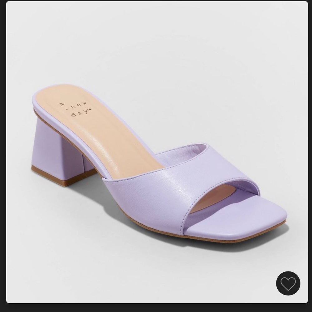New in box lavender heels
